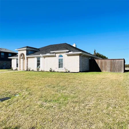 $2,500 | 719 Kristi Lane, Cedar Hill, TX 75104