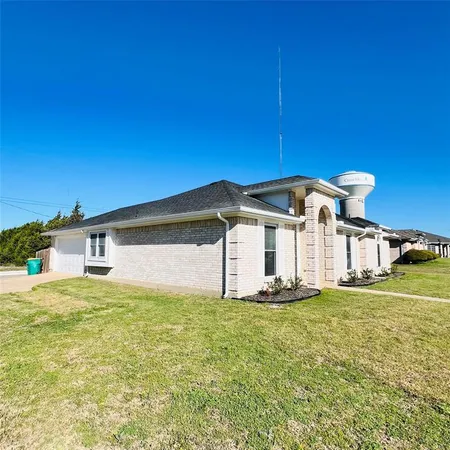 $2,500 | 719 Kristi Lane, Cedar Hill, TX 75104