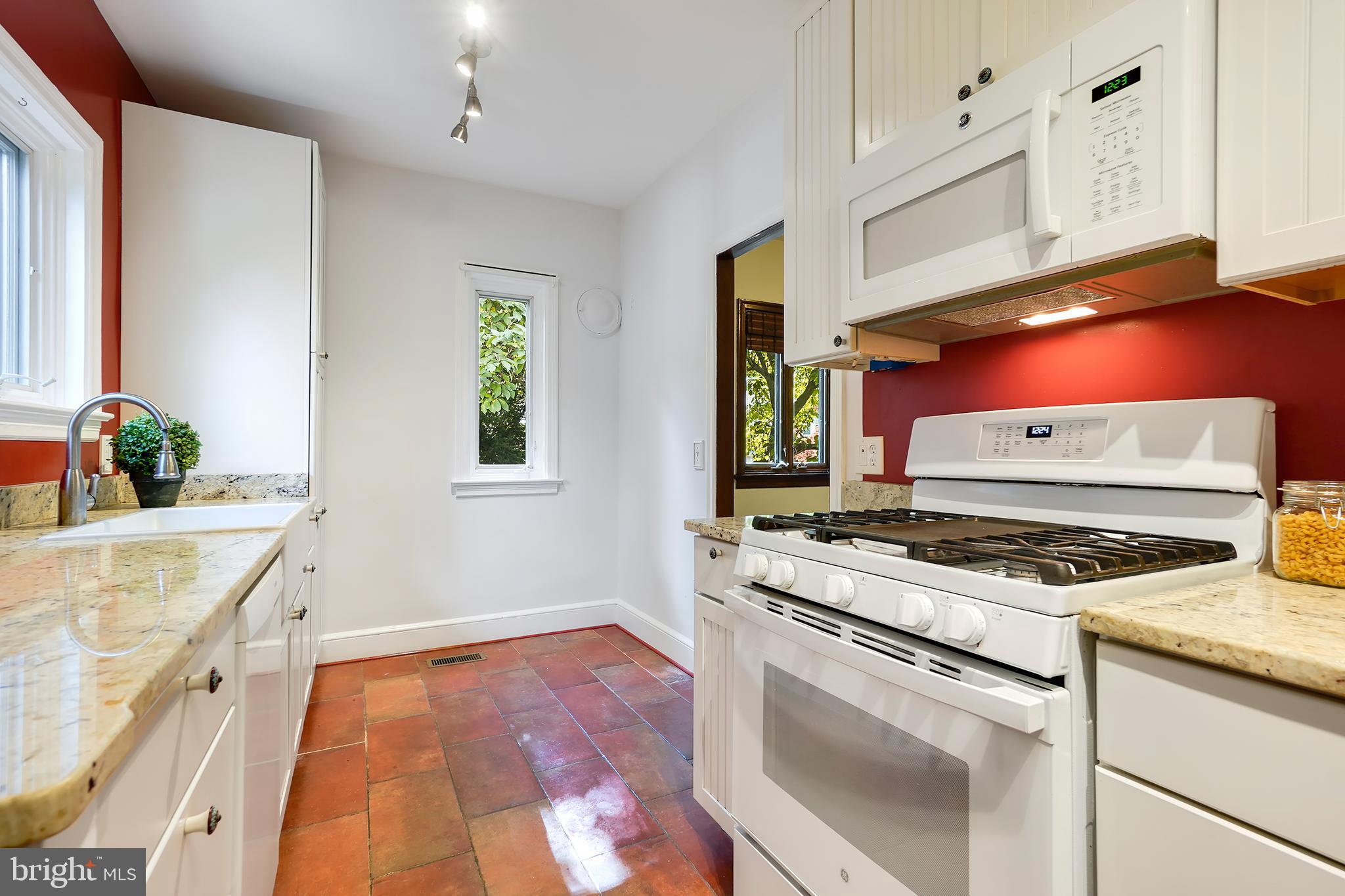 5 Wessex Road Silver Spring, MD 20910 - Photo 13 of 35 Gas Cooking