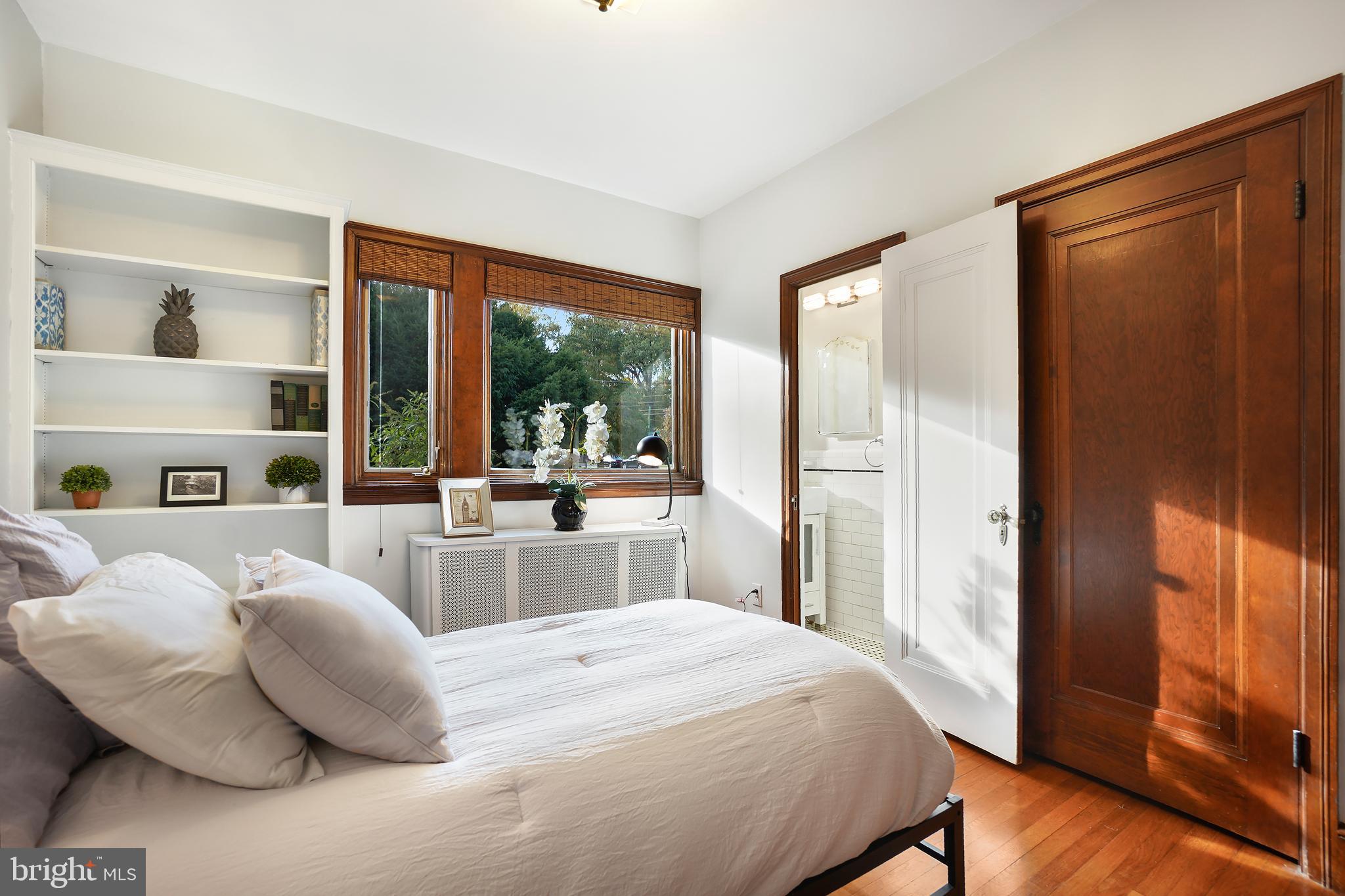 5 Wessex Road Silver Spring, MD 20910 - Photo 18 of 35 Custom Display Shelving