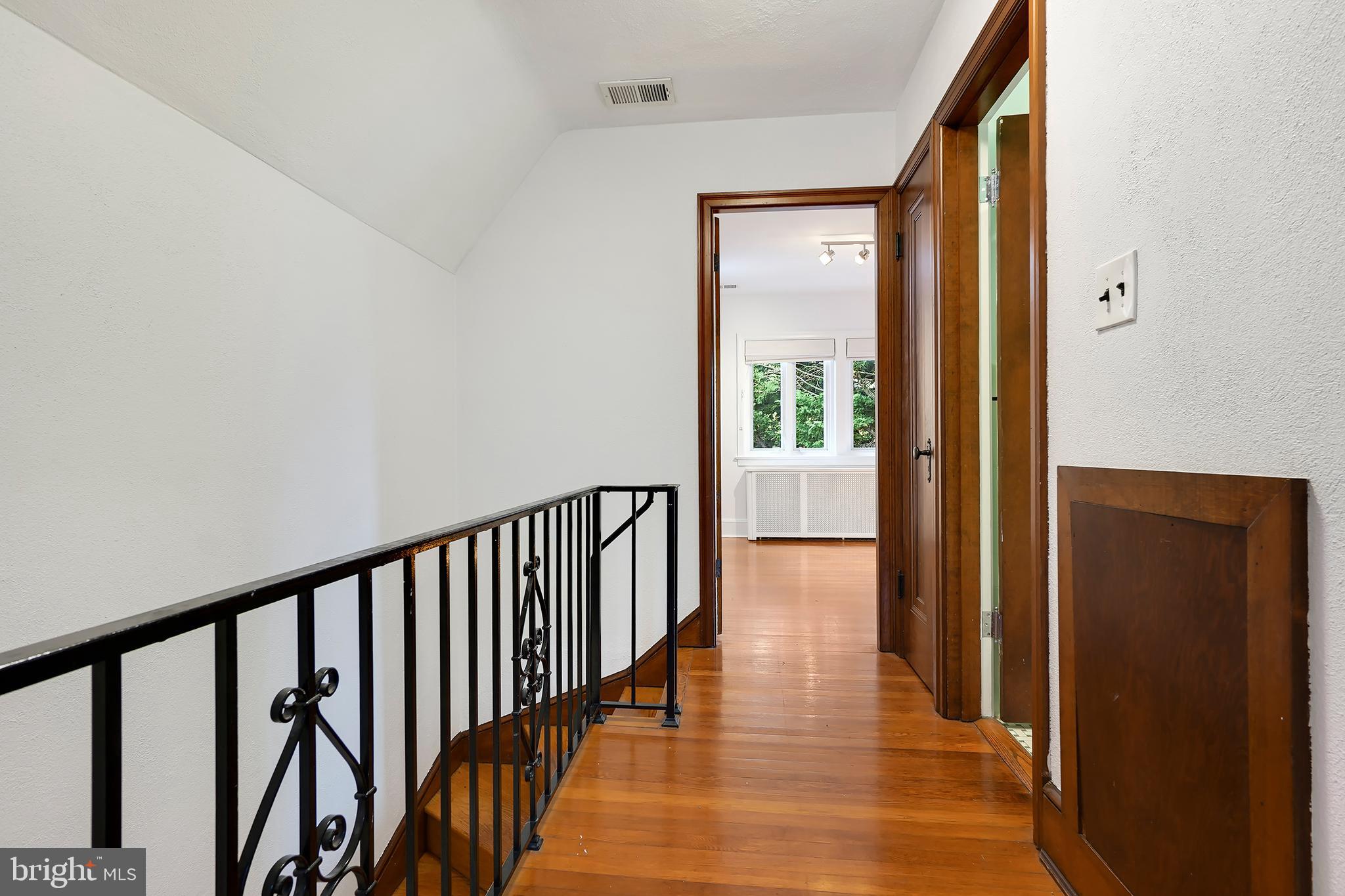 5 Wessex Road Silver Spring, MD 20910 - Photo 21 of 35 Upper Level Landing