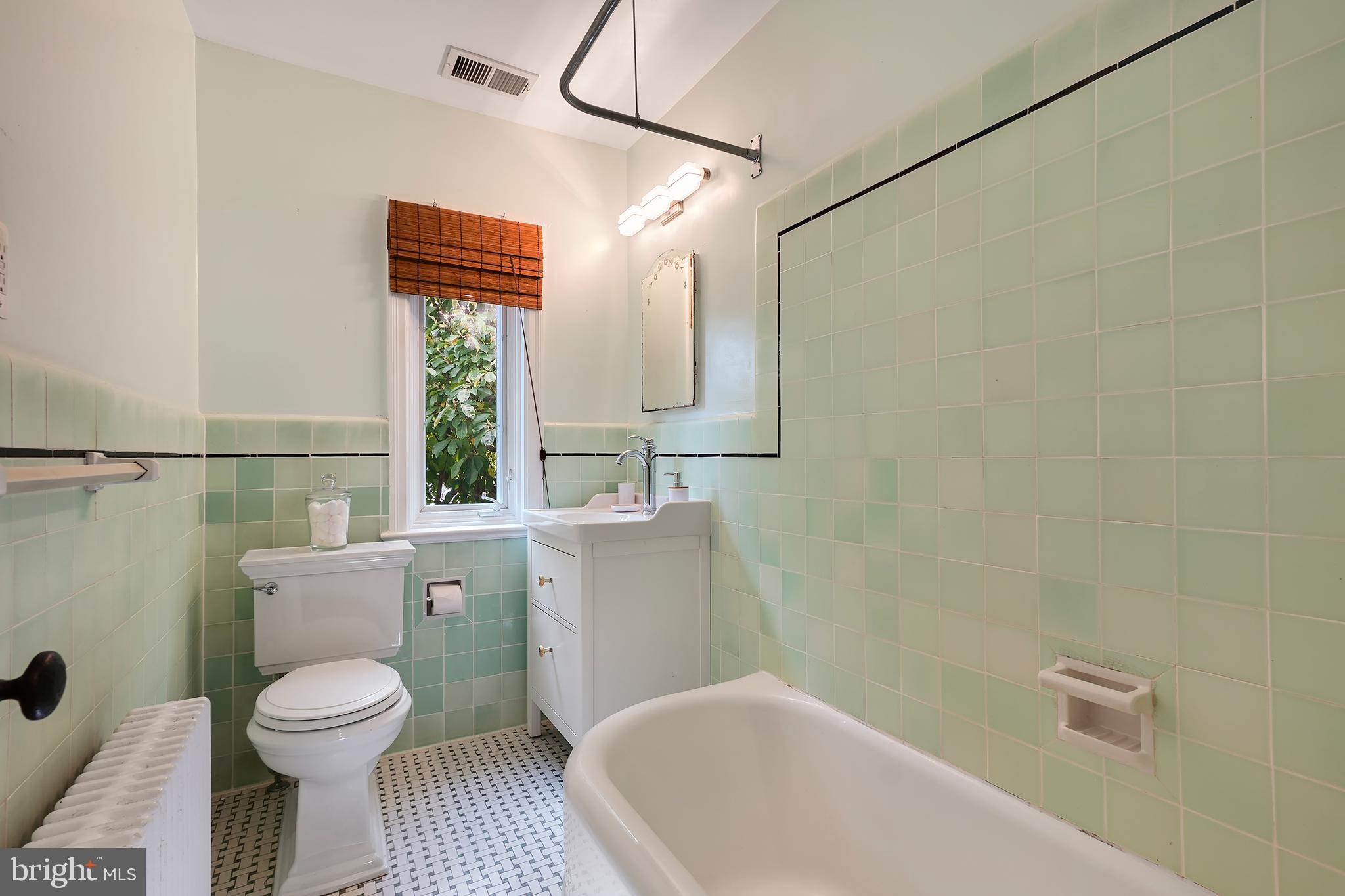 5 Wessex Road Silver Spring, MD 20910 - Photo 24 of 35 Upper Level Hall Bathroom