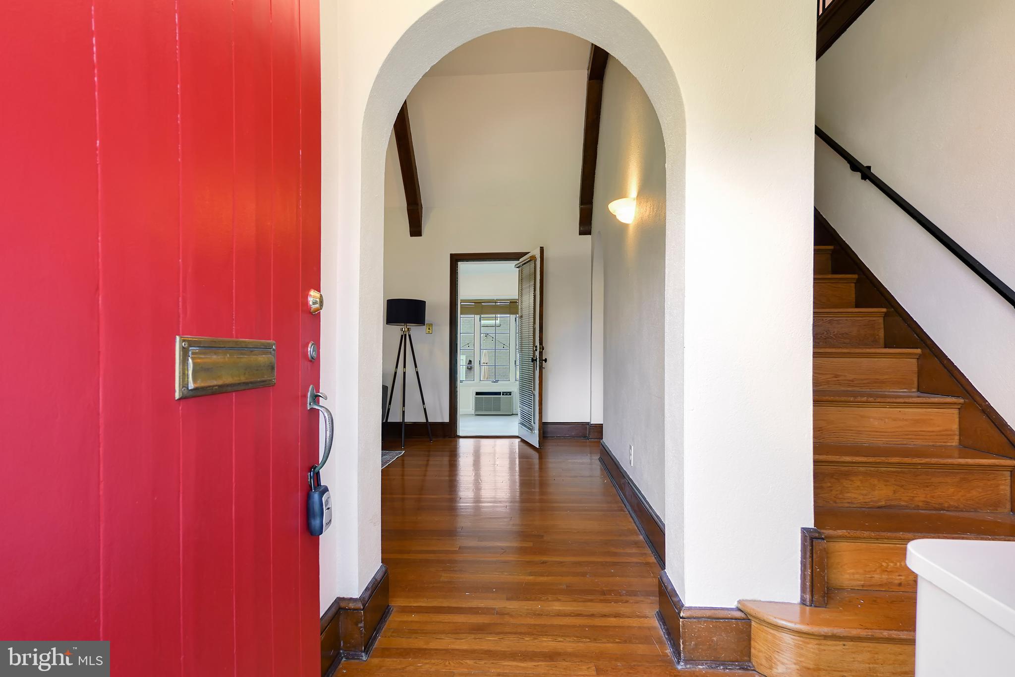 5 Wessex Road Silver Spring, MD 20910 - Photo 4 of 35 Inviting Arched Entry