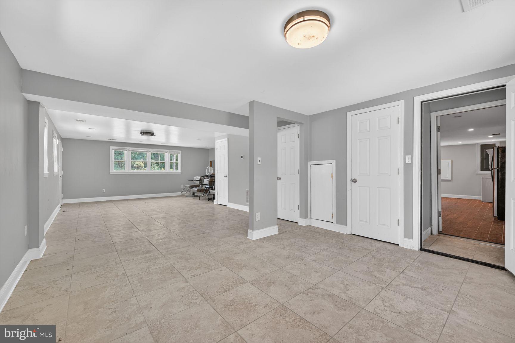 7205 Livingston Road Oxon Hill, MD 20745 - Photo 18 of 25 Spacious, versatile living area awaits.
