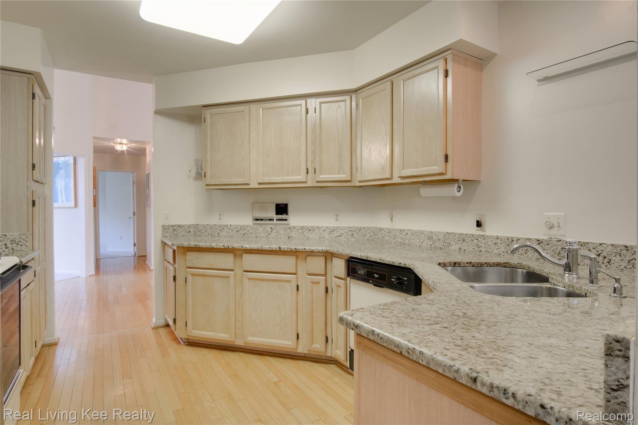 3412 Fairgrove Terrace, Unit 33 Rochester, MI 48309 - Photo 9 of 27 Kitchen view to foyer.jpg
