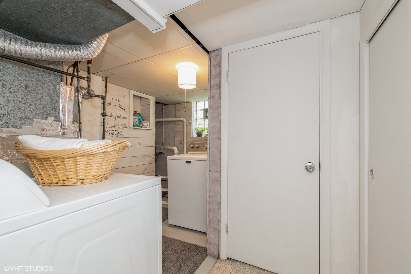 4331 Forest Avenue Brookfield, IL 60513 - Photo 11 of 15 a room with washing machine