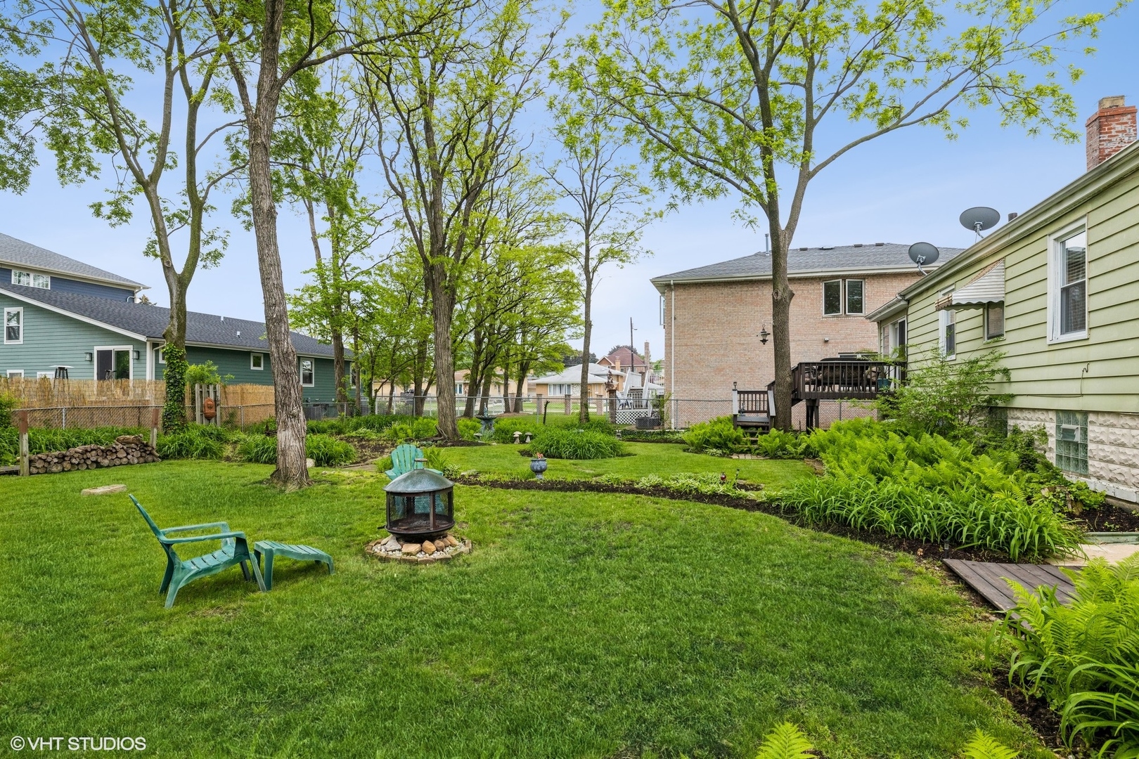 4331 Forest Avenue Brookfield, IL 60513 - Photo 15 of 15 a garden with trees
