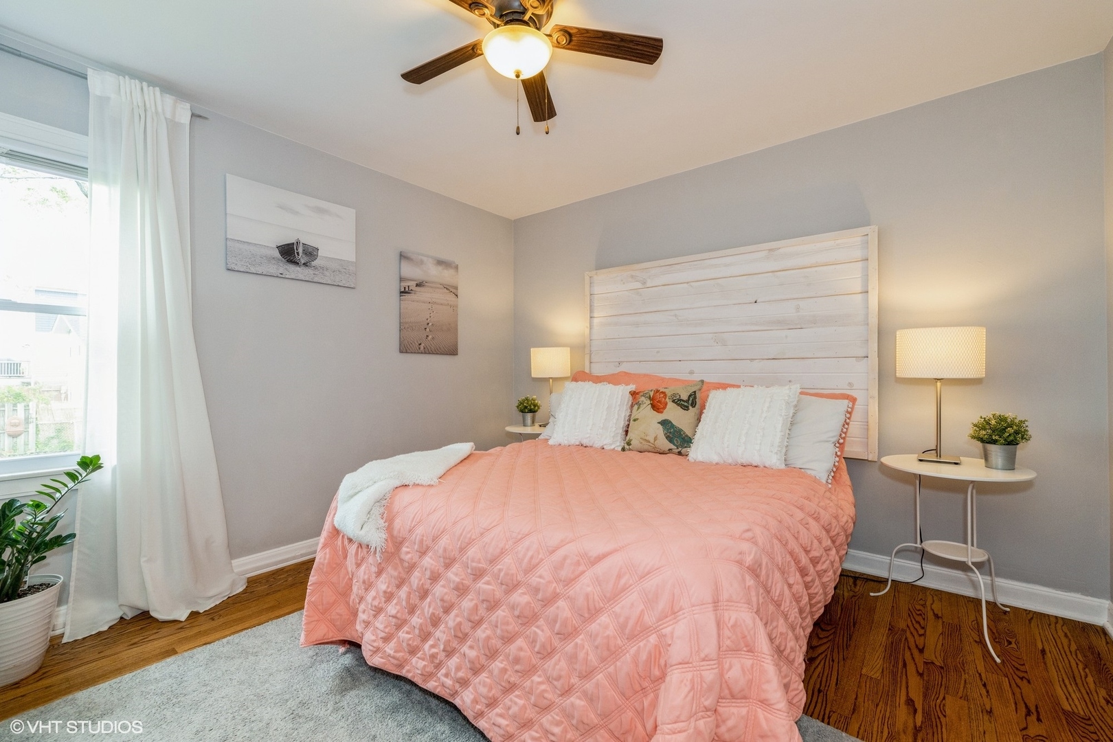 4331 Forest Avenue Brookfield, IL 60513 - Photo 5 of 15 a bedroom with a bed and a window