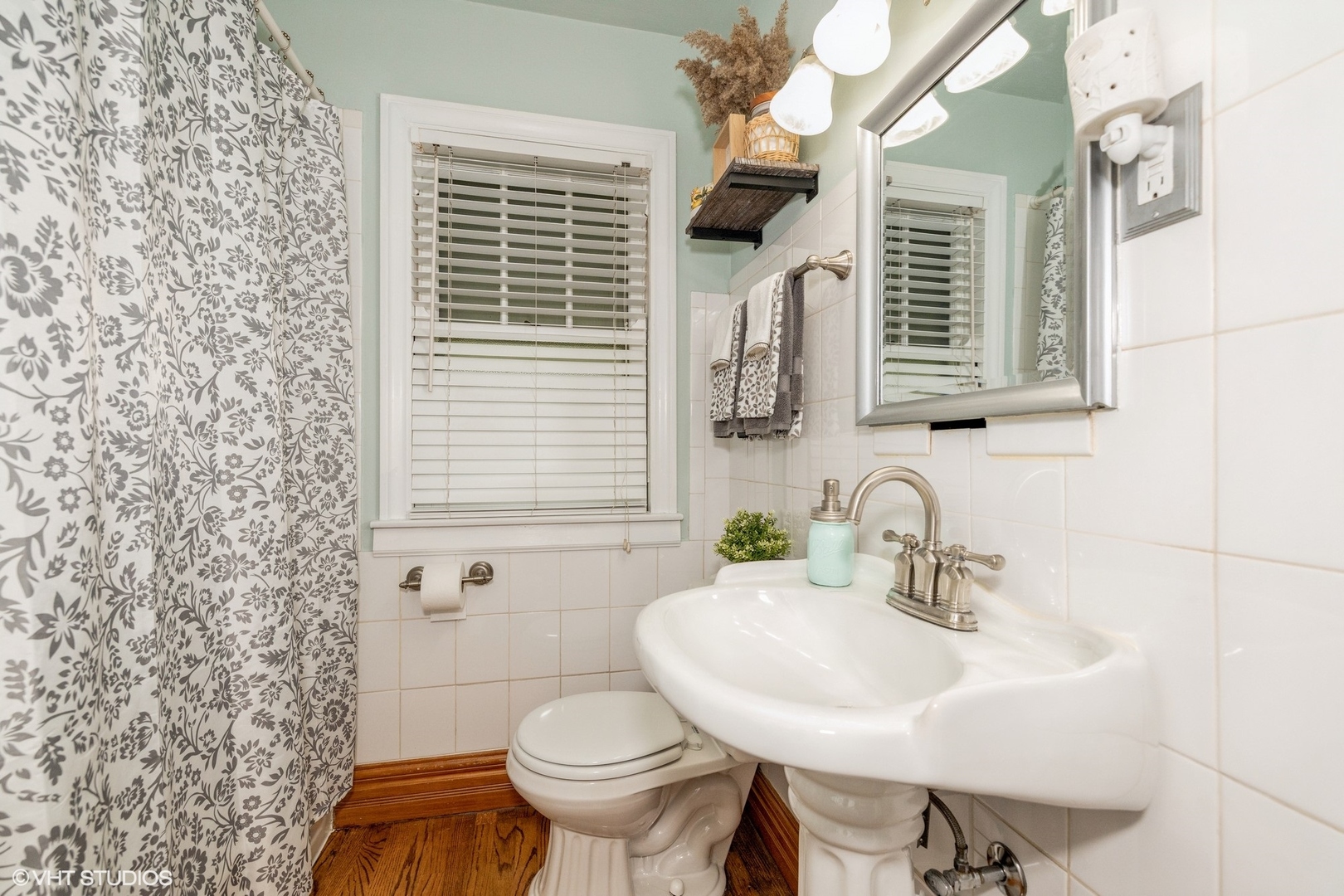 4331 Forest Avenue Brookfield, IL 60513 - Photo 7 of 15 a bathroom with a sink a toilet and mirror