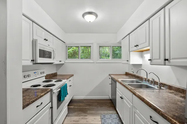 $269,900 | 1900 Derfla Drive, St. Joseph, MI 49085