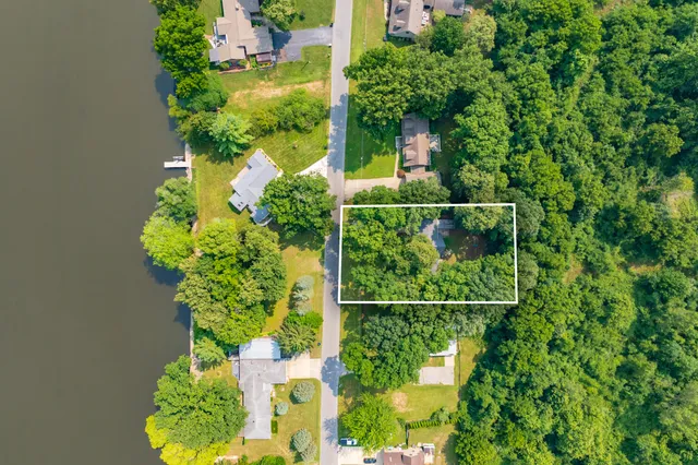 $269,900 | 1900 Derfla Drive, St. Joseph, MI 49085