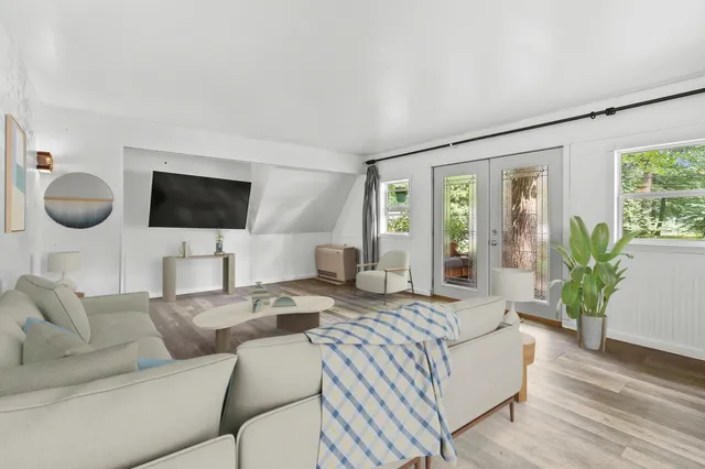 $269,900 | 1900 Derfla Drive, St. Joseph, MI 49085