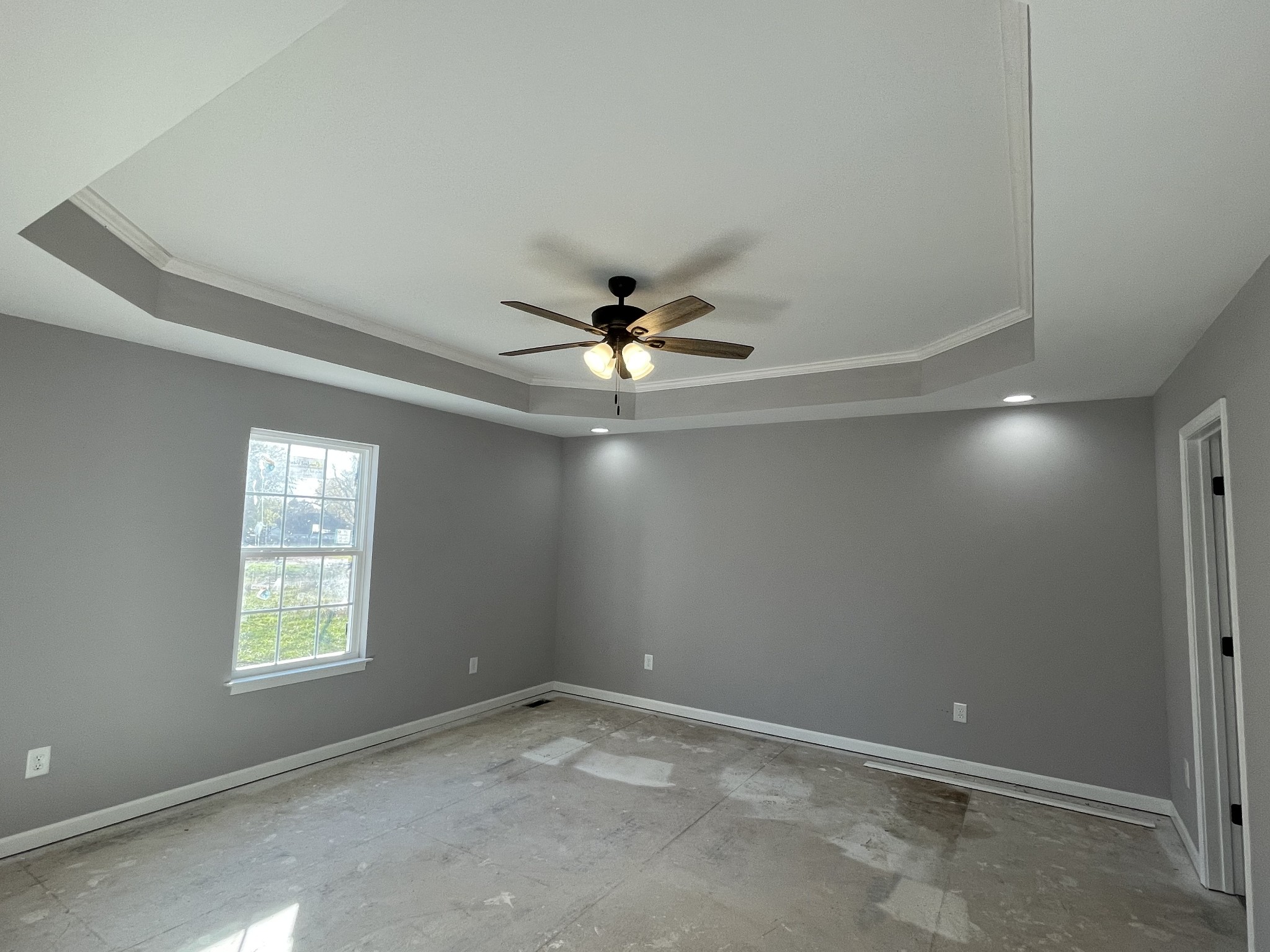 123 Vanatta Road Portland, TN 37148 - Photo 6 of 9 an empty room with windows and fan