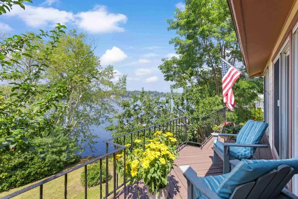 $1,095,000 | 21 Goodridge Avenue, Salem, NH 03079