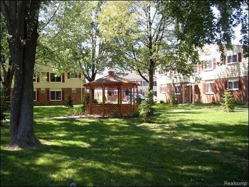 839 West Maple Road, Unit 40 Clawson, MI 48017 - Photo 7 of 9 wellington_0021.jpg