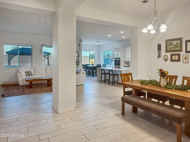 a view of a back yard