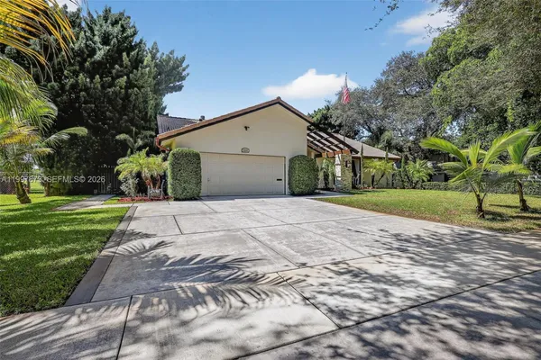 $925,000 | 8860 Southwest 49th Court, Cooper City, FL 33328