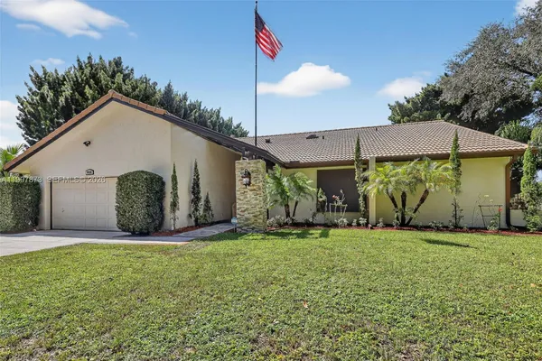$925,000 | 8860 Southwest 49th Court, Cooper City, FL 33328