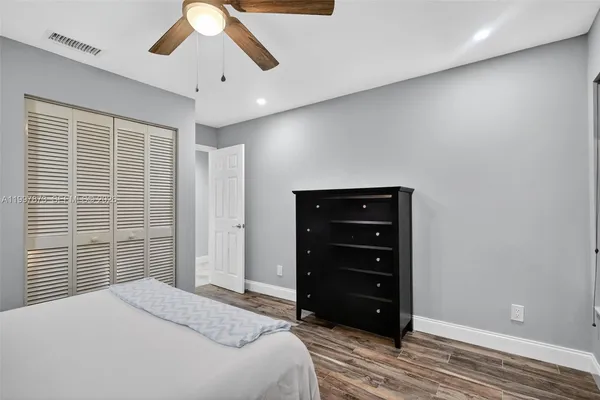 $925,000 | 8860 Southwest 49th Court, Cooper City, FL 33328