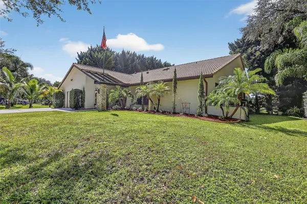 $925,000 | 8860 Southwest 49th Court, Cooper City, FL 33328