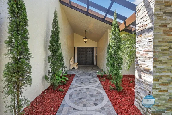 $925,000 | 8860 Southwest 49th Court, Cooper City, FL 33328