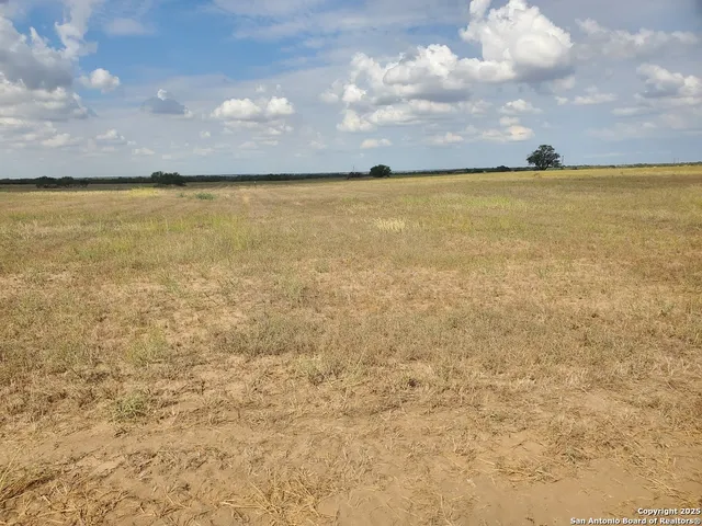 $80,000 | 8119 County Road 2400, Moore, TX 78057