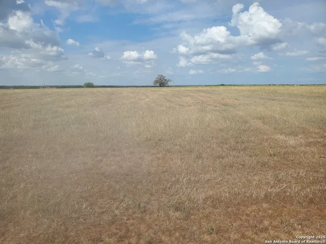 $80,000 | 8119 County Road 2400, Moore, TX 78057