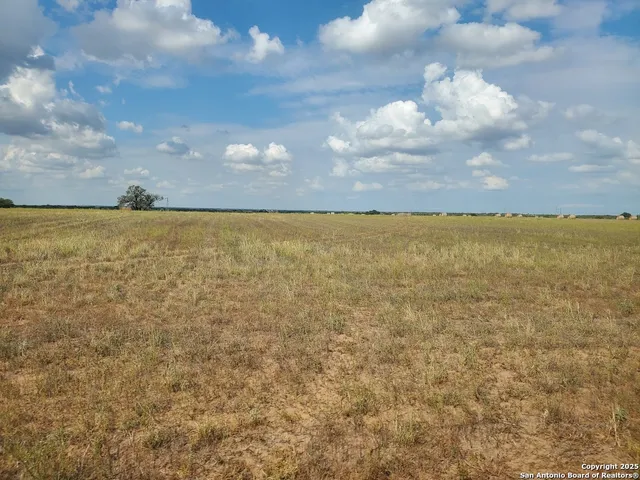 $80,000 | 8119 County Road 2400, Moore, TX 78057