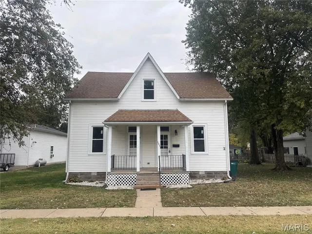 $199,900 | 1031 North 1st Street, Breese, IL 62230