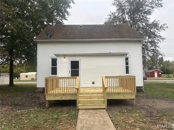 $199,900 | 1031 North 1st Street, Breese, IL 62230