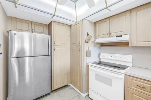 $175,000 | 6104 Palma Del Mar Boulevard South, Unit 305, St. Petersburg, FL 33715