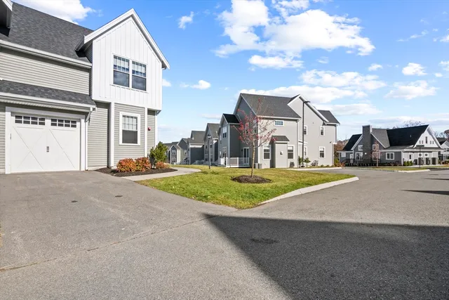 $1,100,000 | 16 Winning Farm Road, Unit 16, Woburn, MA 01801