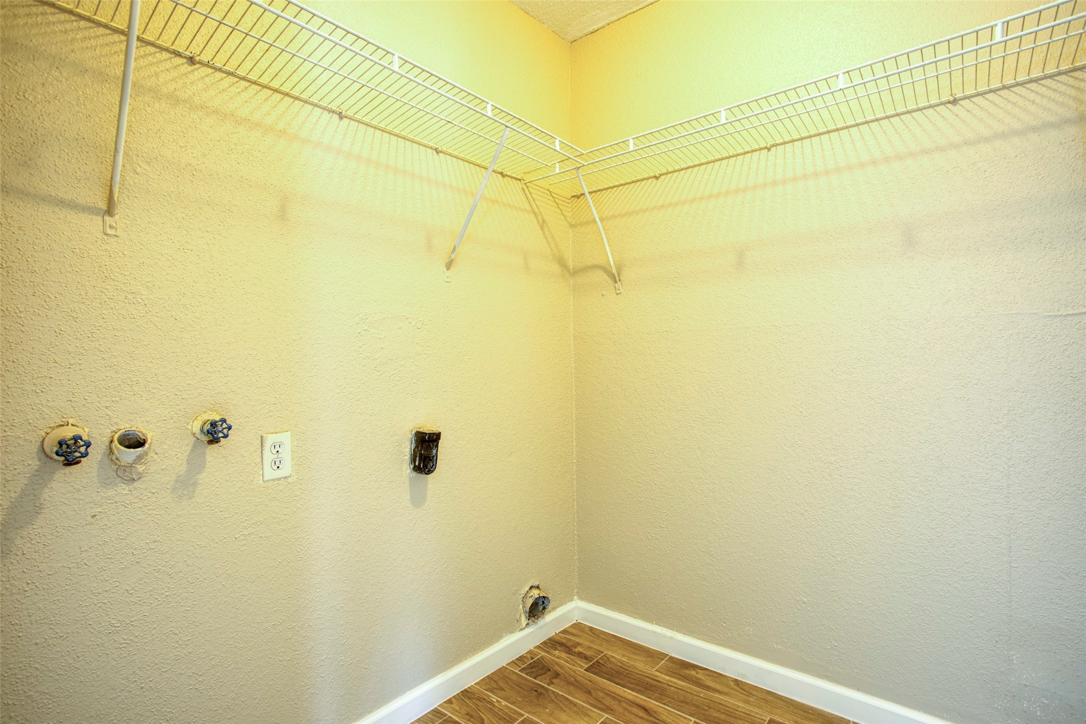 1556 Silverpines Road, Unit 556 Houston, TX 77062 - Photo 19 of 23 Gallery Image 19