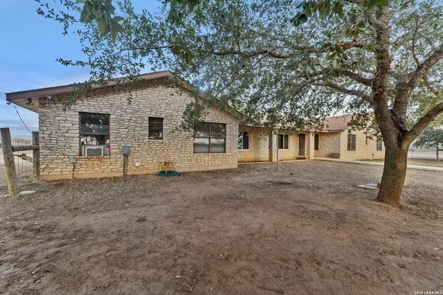 $1,150,000 | 561 Barth, Poteet, TX 78065