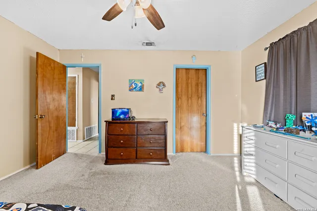 $1,150,000 | 561 Barth, Poteet, TX 78065