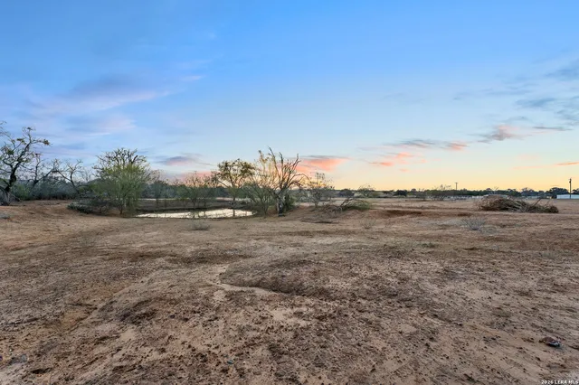 $1,150,000 | 561 Barth, Poteet, TX 78065