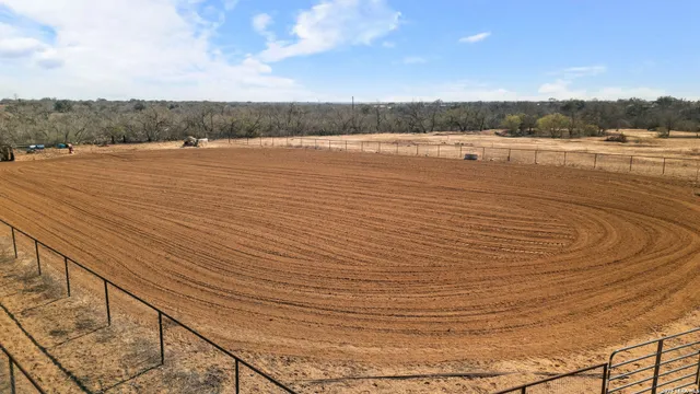 $1,150,000 | 561 Barth, Poteet, TX 78065