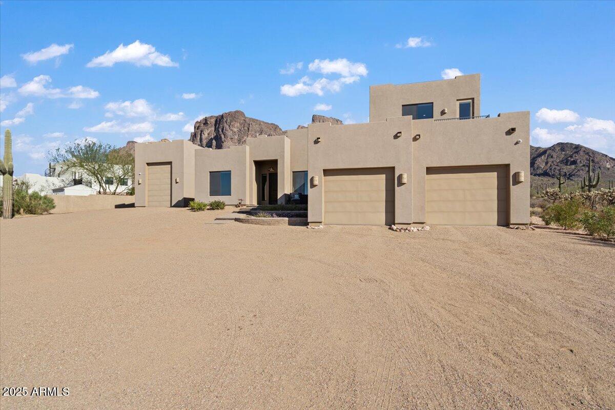 1255 North Holmes Road Apache Junction, AZ 85119 - Photo 27 of 72 Right side of home