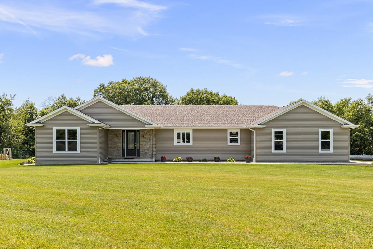 30441 Tyrrell Road Mackinaw, IL 61755 - Photo 1 of 49