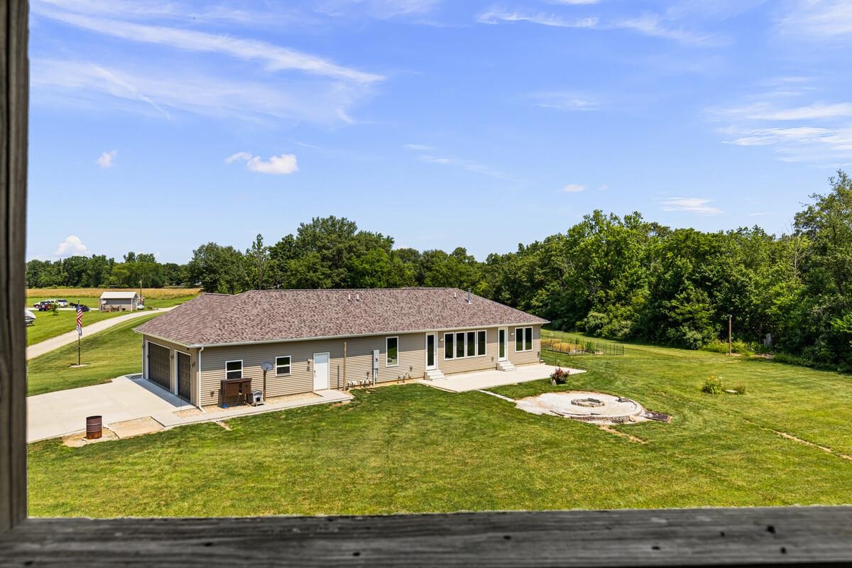 30441 Tyrrell Road Mackinaw, IL 61755 - Photo 5 of 49