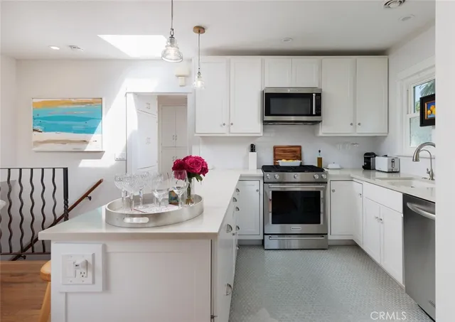 $2,495,000 | 31907 9th Avenue, Laguna Beach, CA 92651