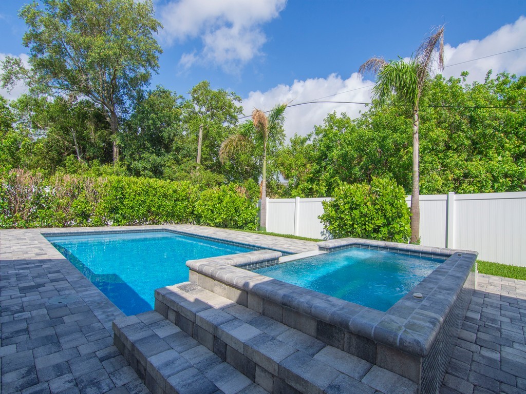 431 Midvale Terrace Sebastian, FL 32958 - Photo 6 of 34 a view of a backyard with plants
