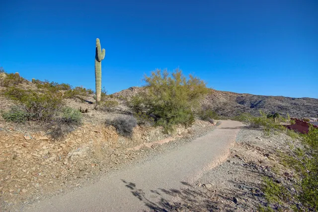 $2,700 | 16056 South 18th Avenue, Phoenix, AZ 85045