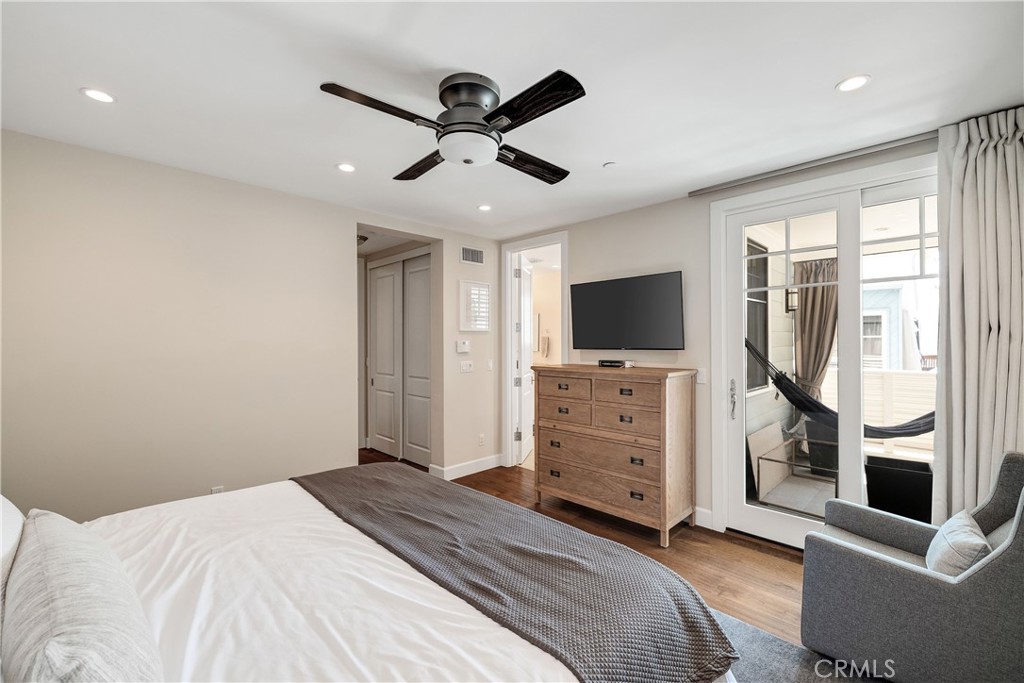 124 23rd Street Manhattan Beach, CA 90266 - Photo 32 of 46 a bedroom with a bed and a flat screen tv