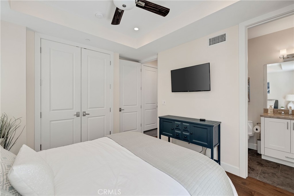 124 23rd Street Manhattan Beach, CA 90266 - Photo 43 of 46 a bedroom with a bed and a flat screen tv