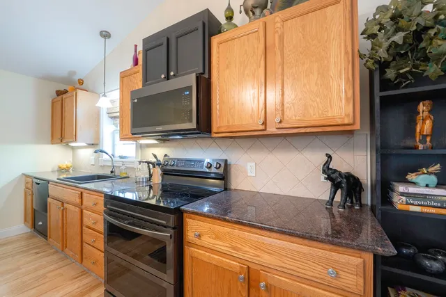 $450,000 | 1050 Ocean Avenue, Portland, ME 04103