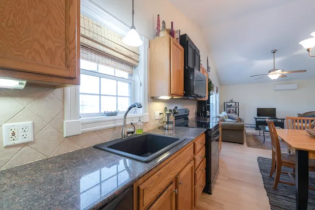 $450,000 | 1050 Ocean Avenue, Portland, ME 04103