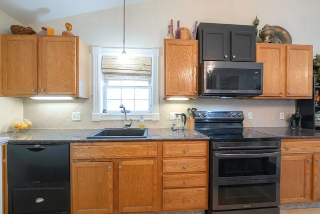 $450,000 | 1050 Ocean Avenue, Portland, ME 04103