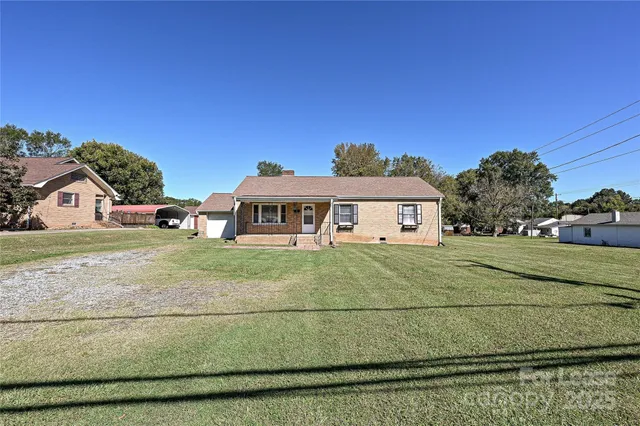 $1,250 | 411 Elizabeth Avenue, Shelby, NC 28150