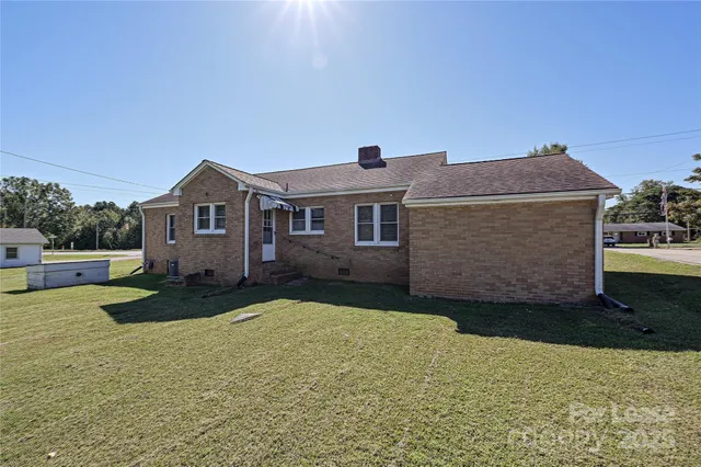 $1,250 | 411 Elizabeth Avenue, Shelby, NC 28150